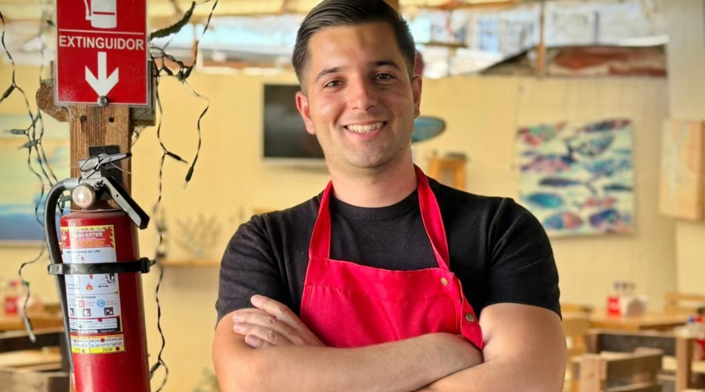 Dueño cierra restaurante en Ensenada tras extorsiones del crimen organizado