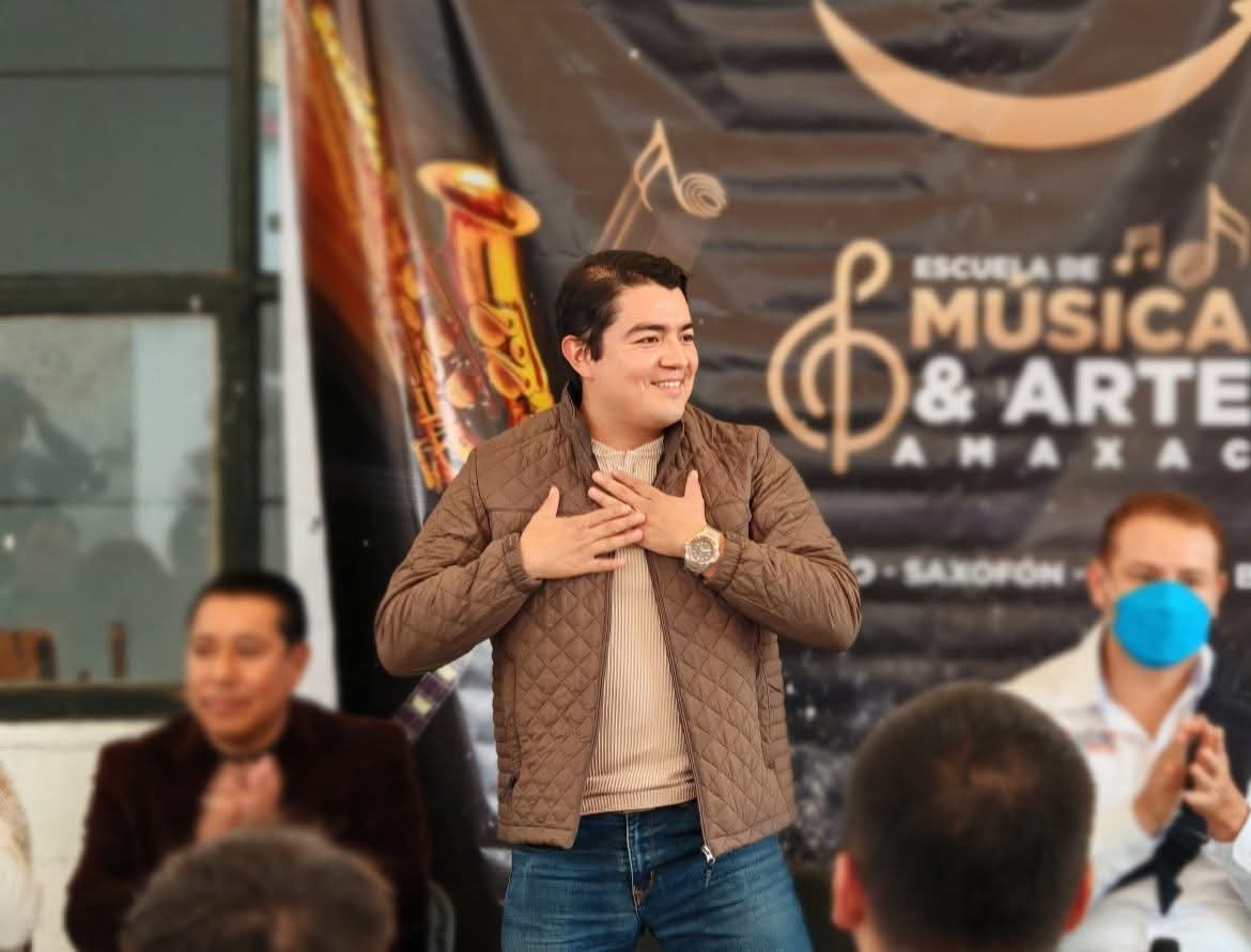 Alcalde de Amaxac "brinca" en defensa de Gerardo Noroña