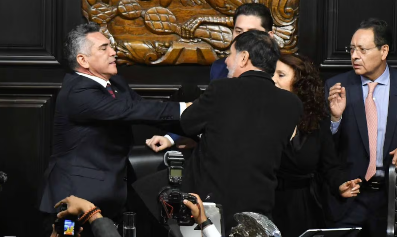 Alejandro Moreno denuncia a Fernández Noroña por amenazas ante la FGR