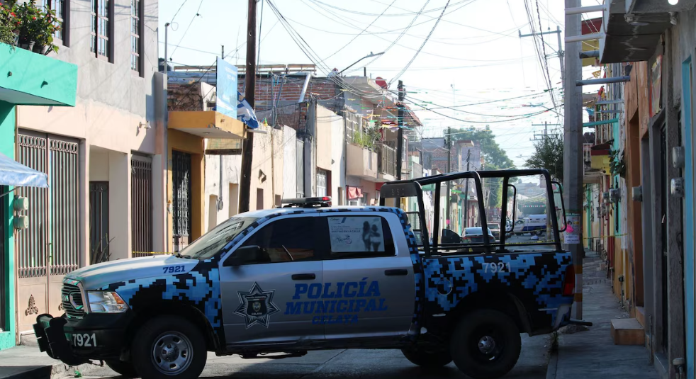 Ataque en bar de Celaya deja 1 muerto y 7 heridos; comando huyó en moto