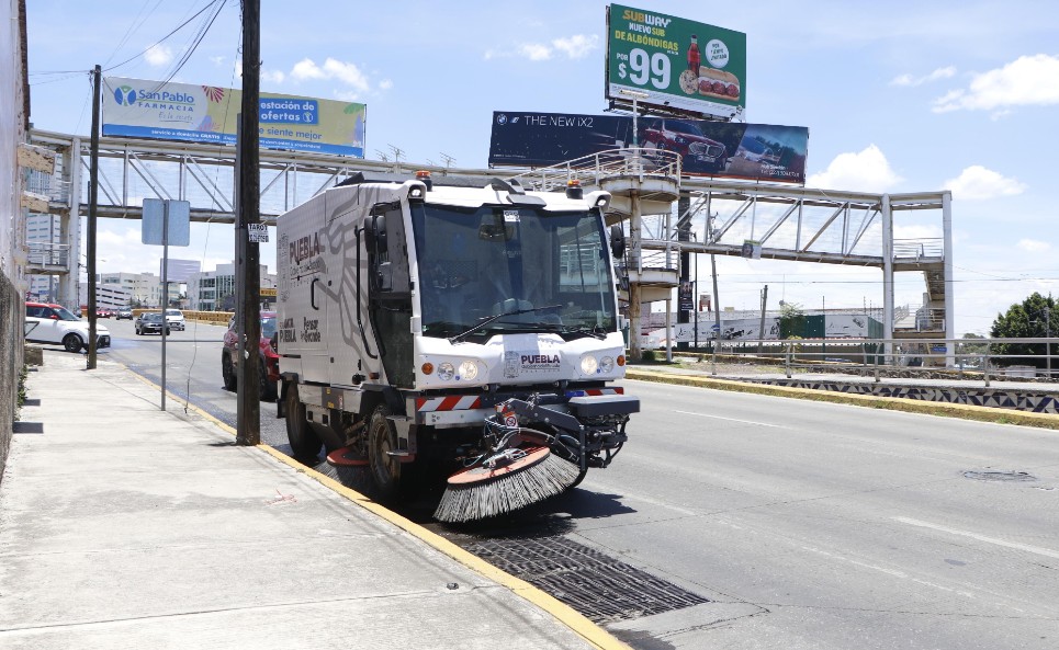 Refuerzan limpieza en vialidades para mejorar imagen urbana en Puebla