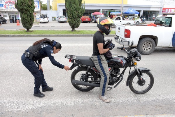 Suman más de 2 mil motociclistas multados en Puebla por no tener licencia