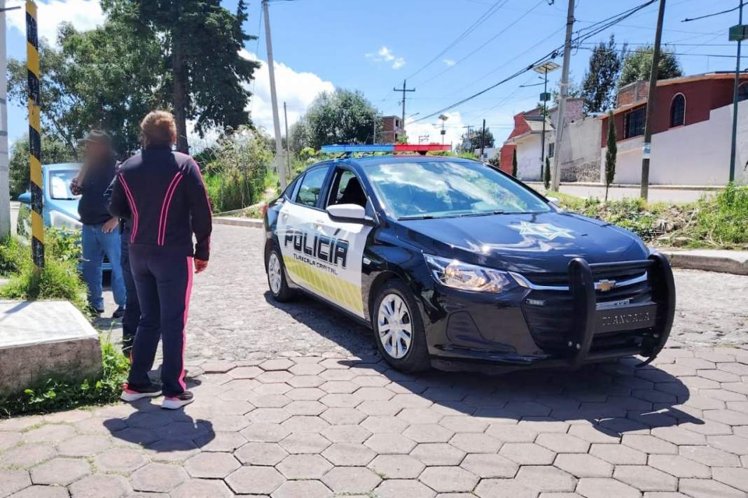 Detienen a dos hombres por asaltar a mujer al salir de caja de ahorro
