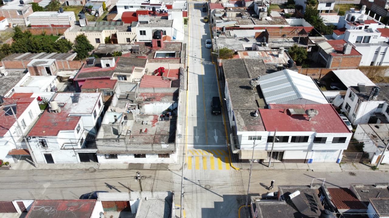 Tonantzin Fernández impulsa la rehabilitación de la calle 5 de Mayo en Santiago Mixquitla