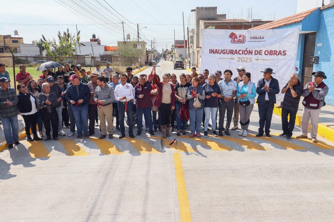 Tonantzin Fernández impulsa la rehabilitación de la calle 5 de Mayo en Santiago Mixquitla