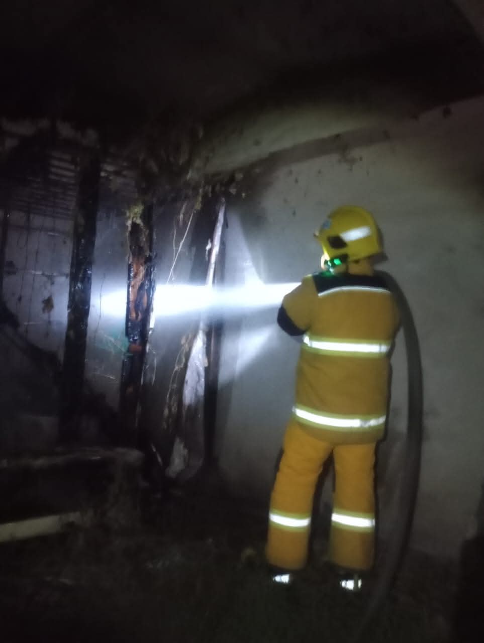 Bomberos controlan incendio en autolavado de la colonia Villa Olímpica