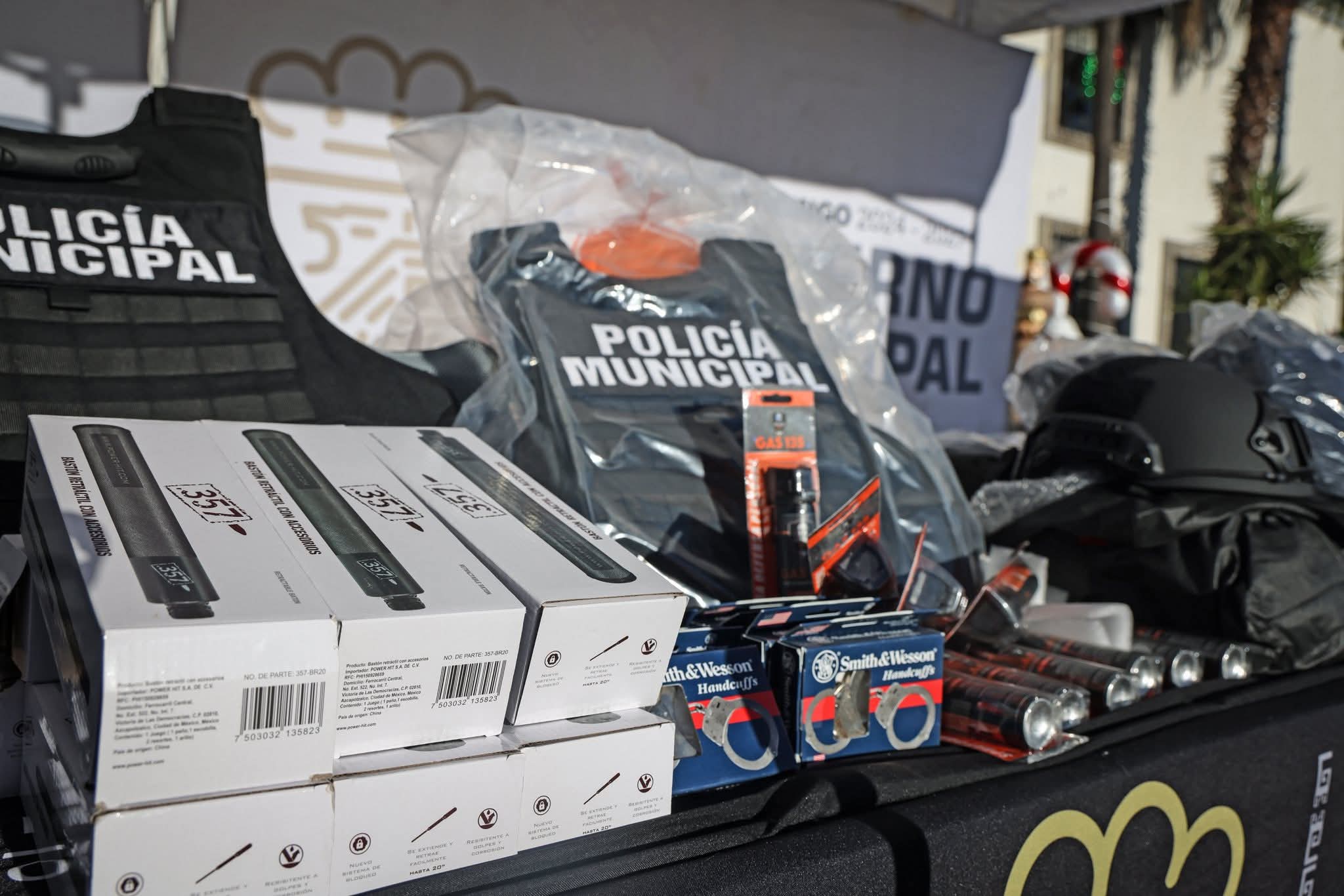 Omar Muñoz refuerza la policía municipal con nuevo equipamiento y uniformes