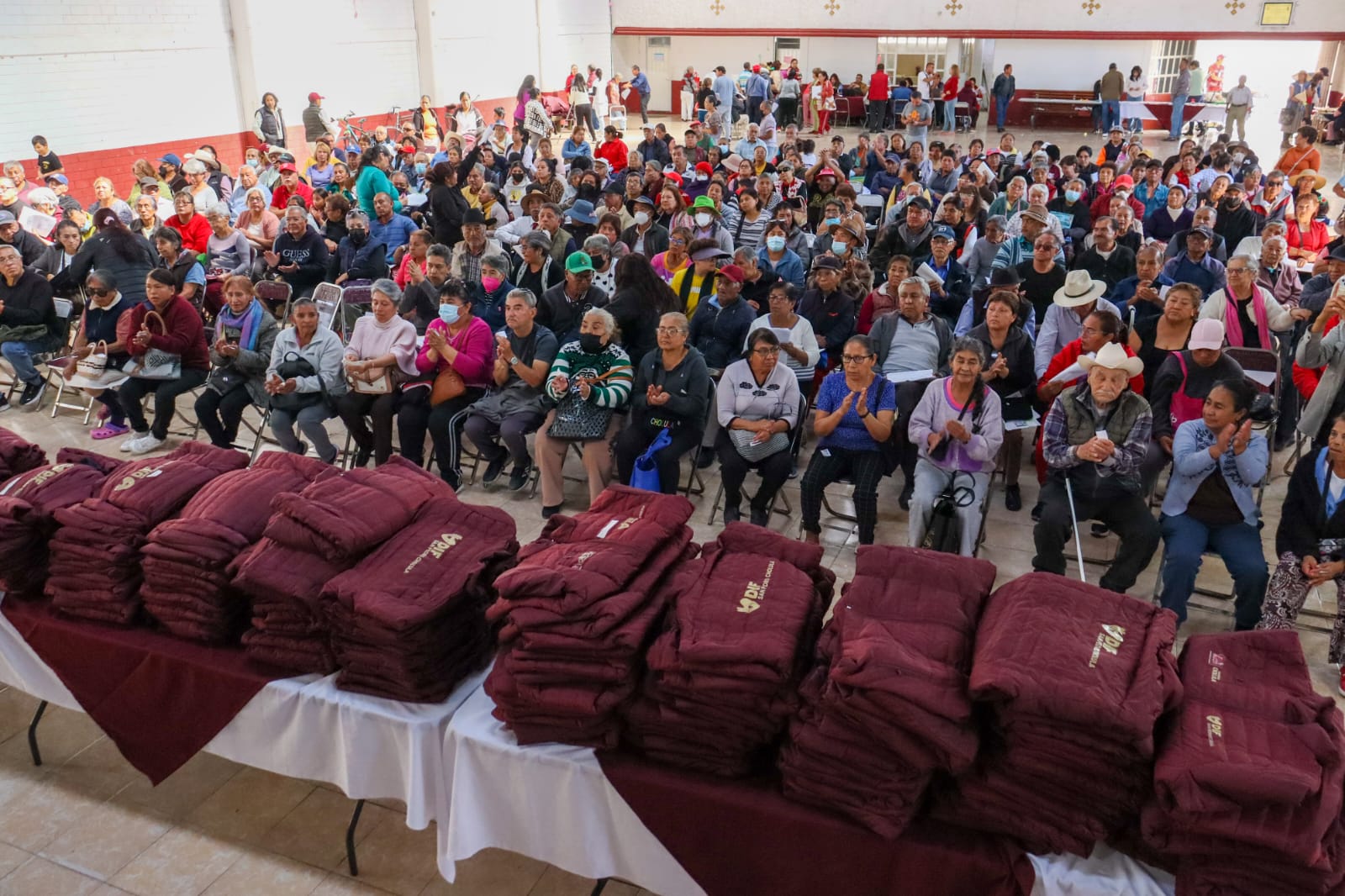 inicia entrega chamarras spch 3