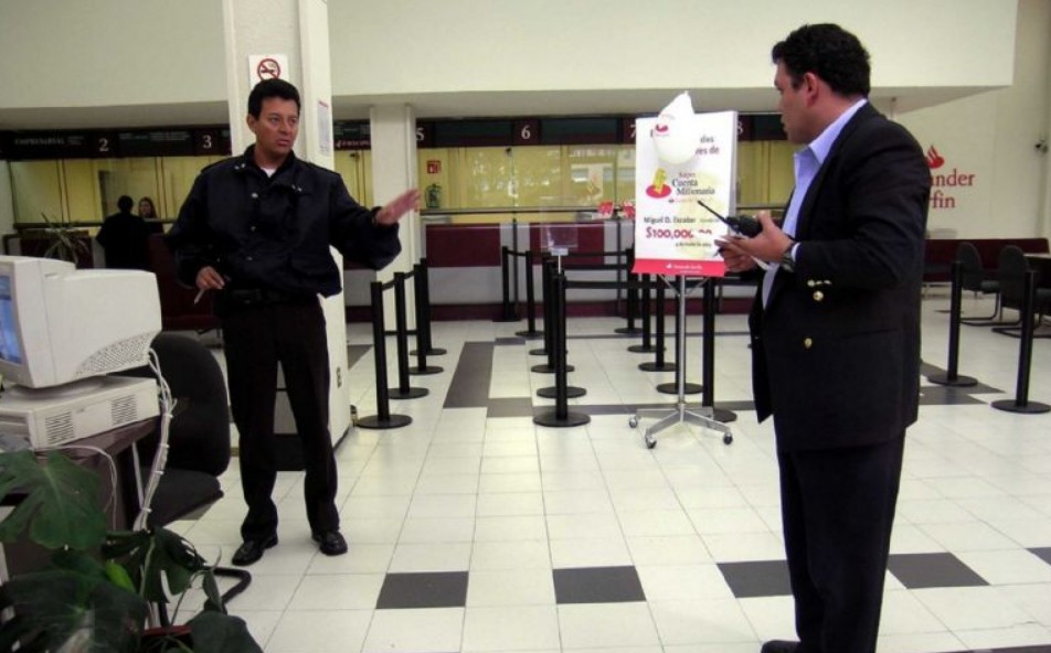 Sentencian a cajera por disponer dinero de clientes bancarios