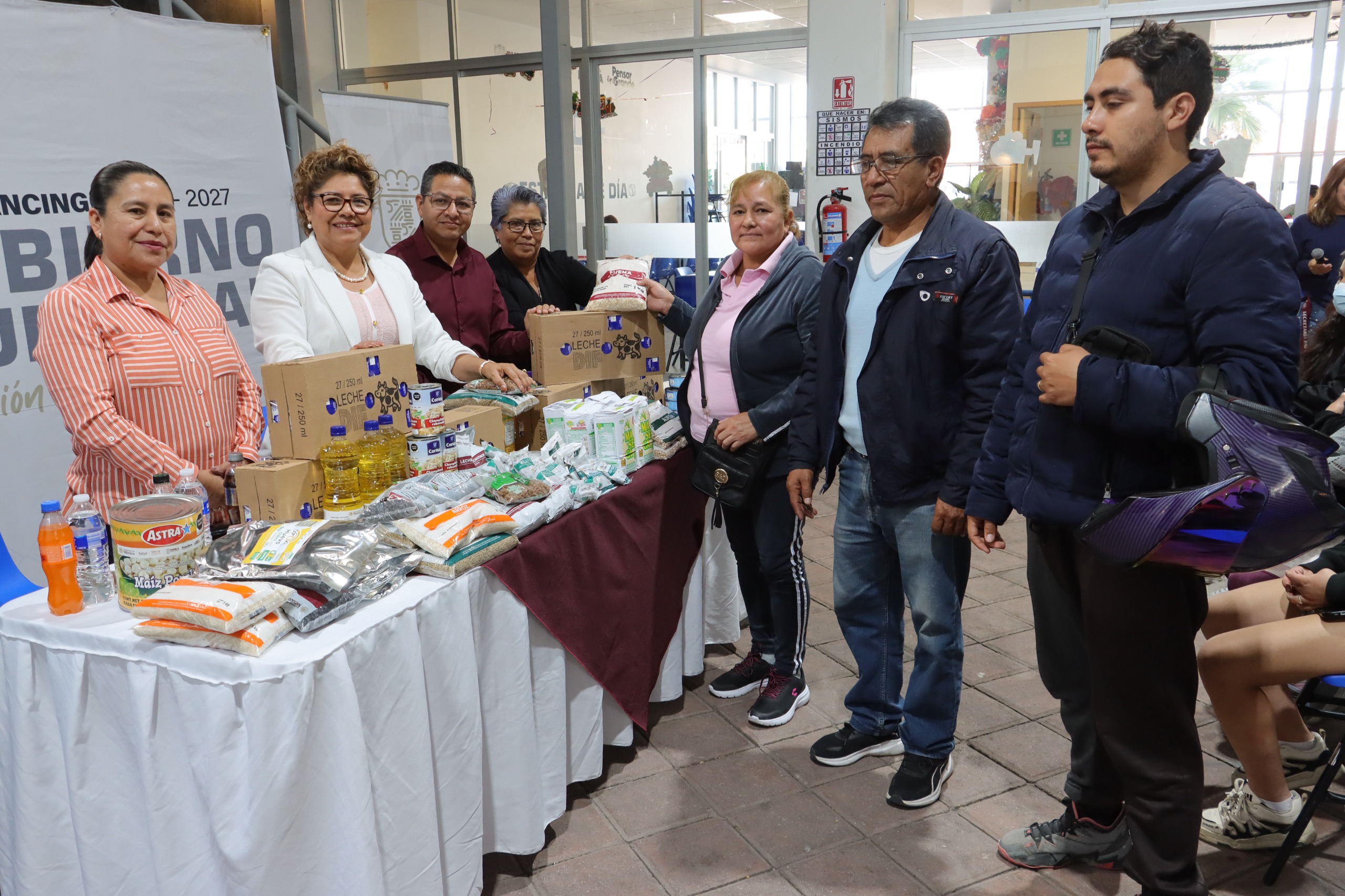 Encabeza Tere Alfaro entrega de insumos alimentarios a escuelas de Cuautlancingo