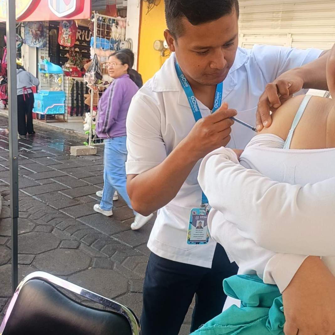 Tlaxcala refuerza vacunación invernal con triple protección contra virus