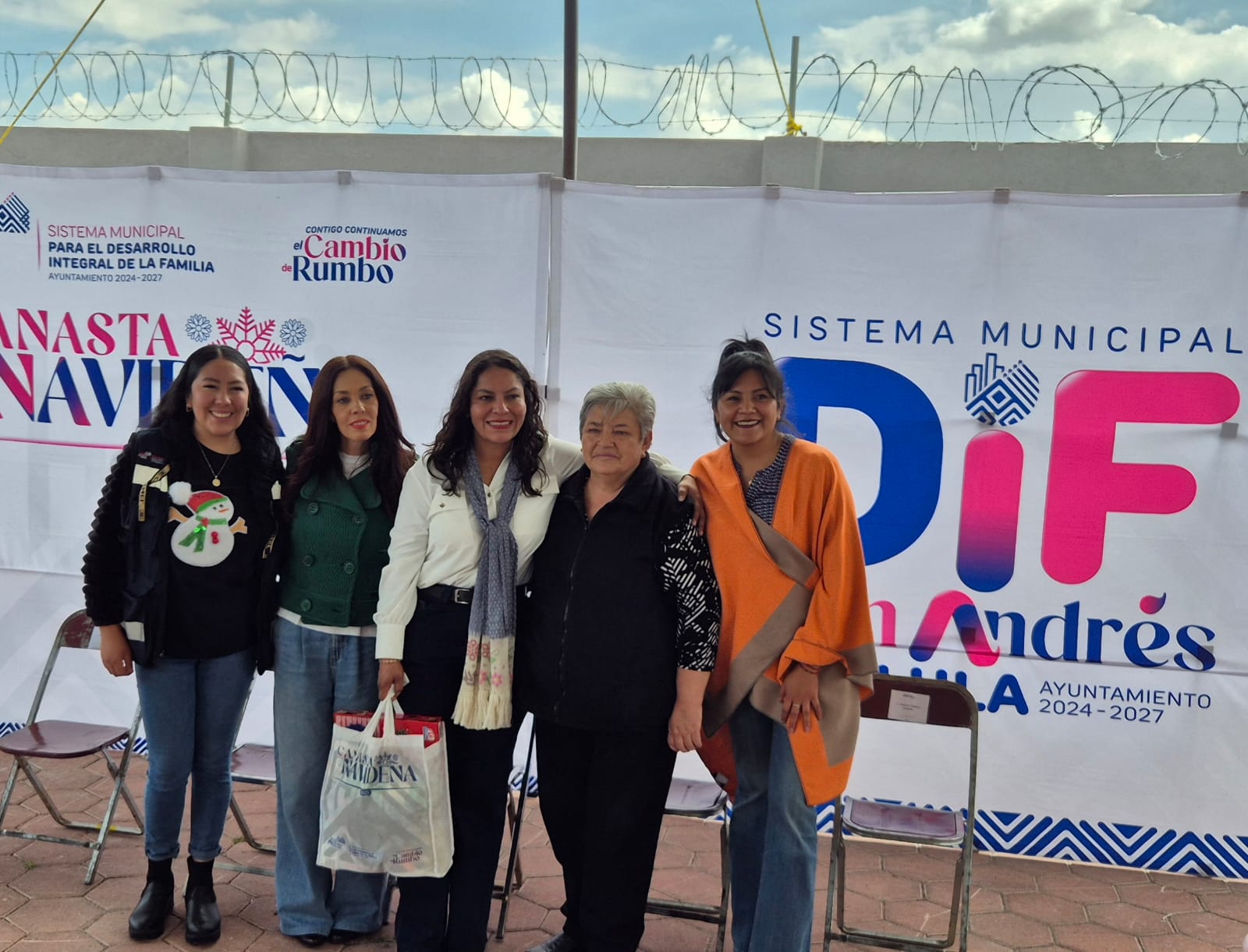 Guadalupe Cuautle concluye entrega de Despensas Navideñas en cabecera municipal