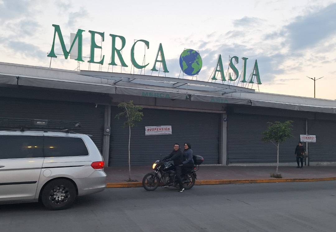 Piden comerciantes de tiendas Chinas a Gobierno que los dejen trabajar