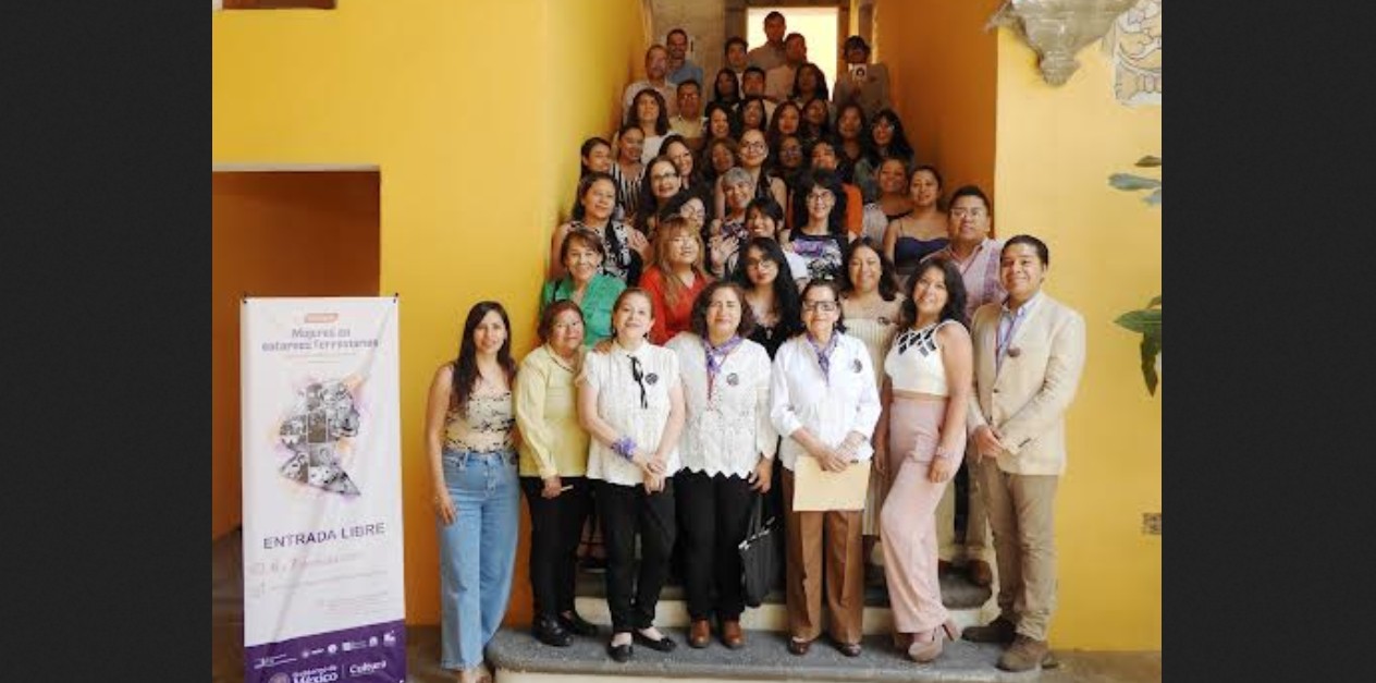 Especialistas participan en coloquio ferroviario en Puebla.