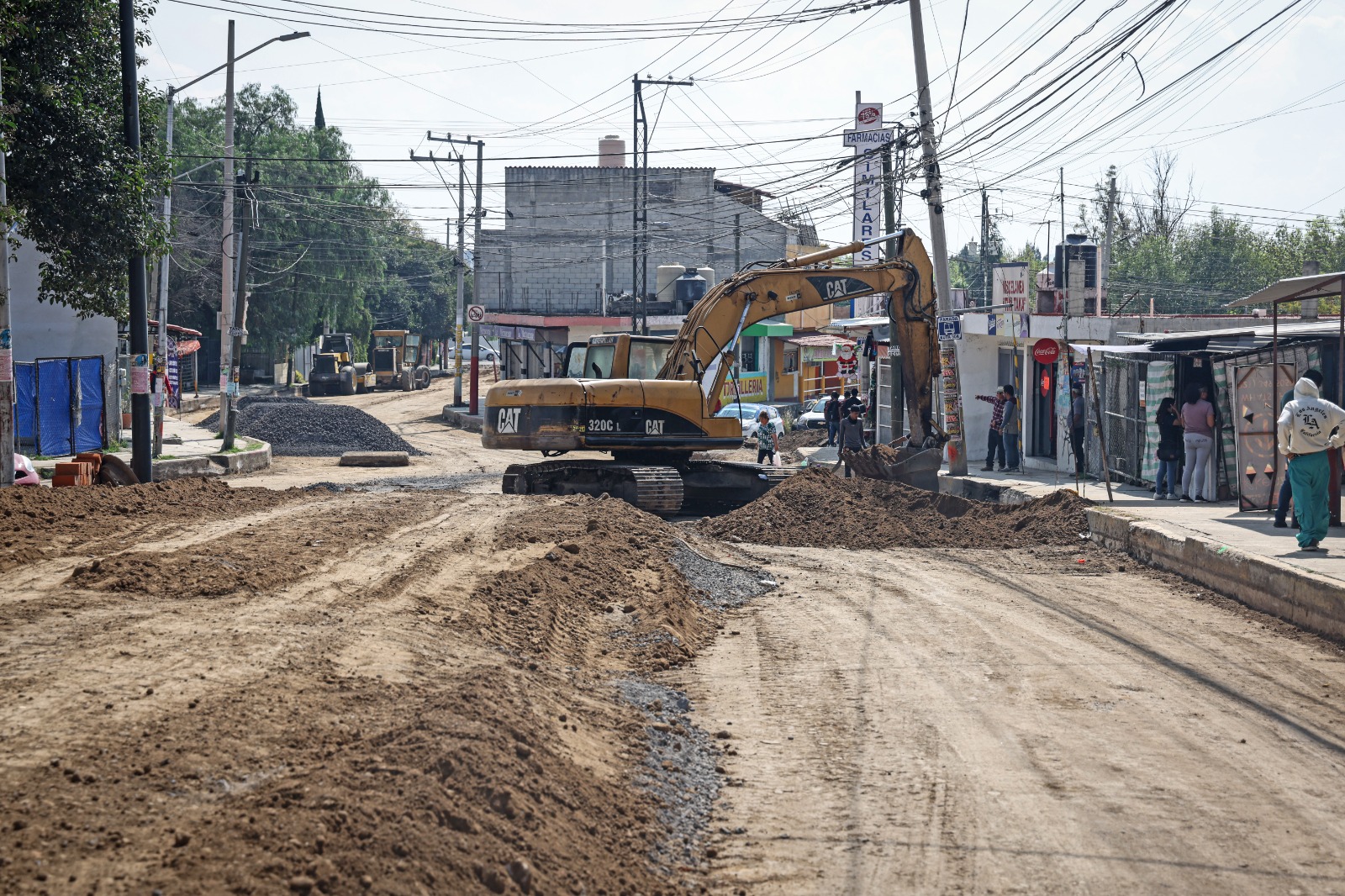 Supervisa Omar Muñoz avance de obra de importante acceso al municipio 