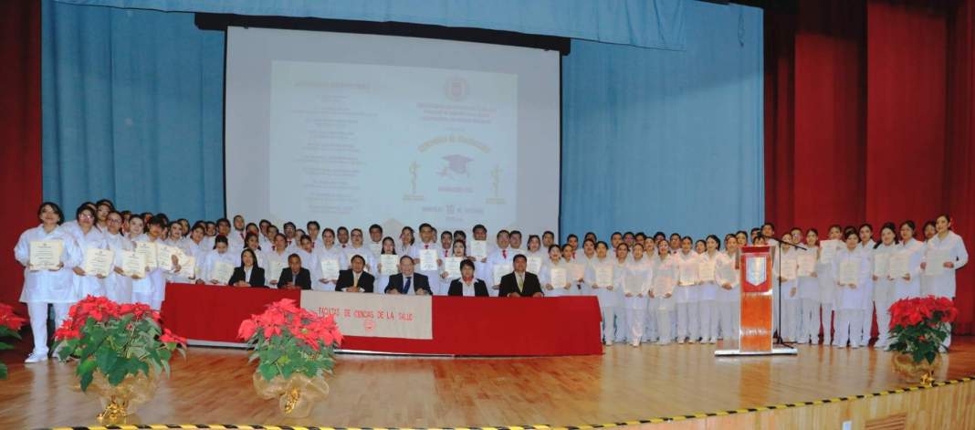 UATx gradúa a 87 nuevos médicos cirujanos con sello humanista y vocación social