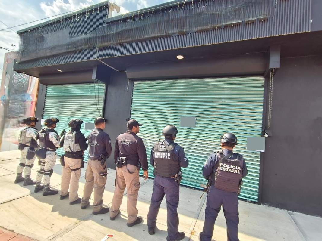 Cateo en Tlaxcala destapa venta masiva de ropa pirata en plaza comercial