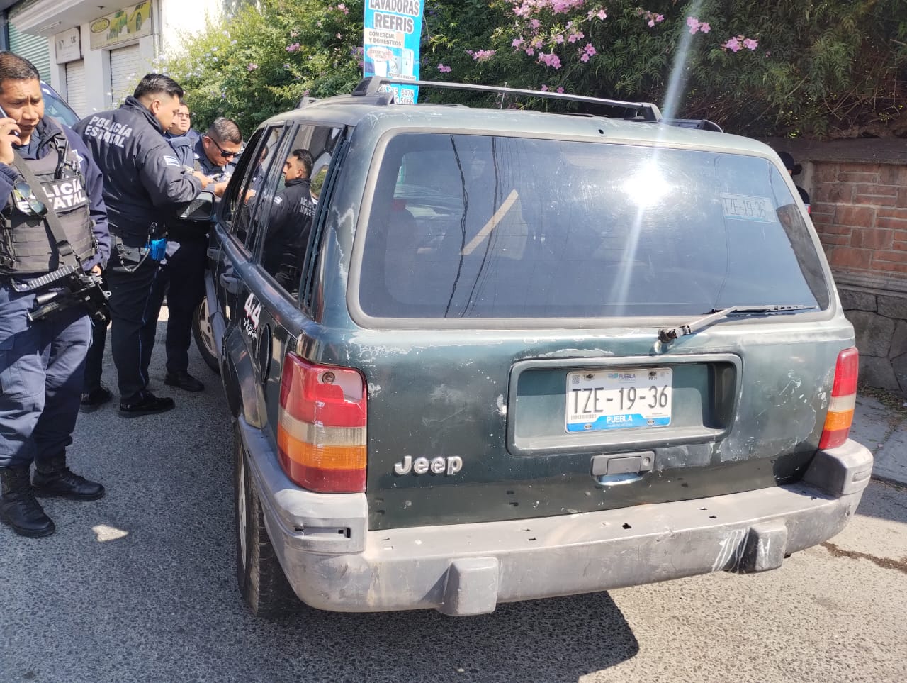 Recuperan camioneta robada y detienen a menor que la conducía, en Tizatlán