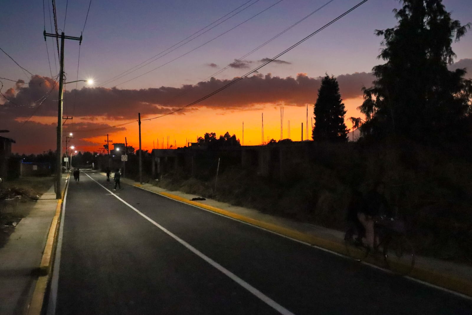 Con obras concluidas, Tonantzin Fernández mejora calles en Santa Bárbara Almoloya y San Juan Tlautla