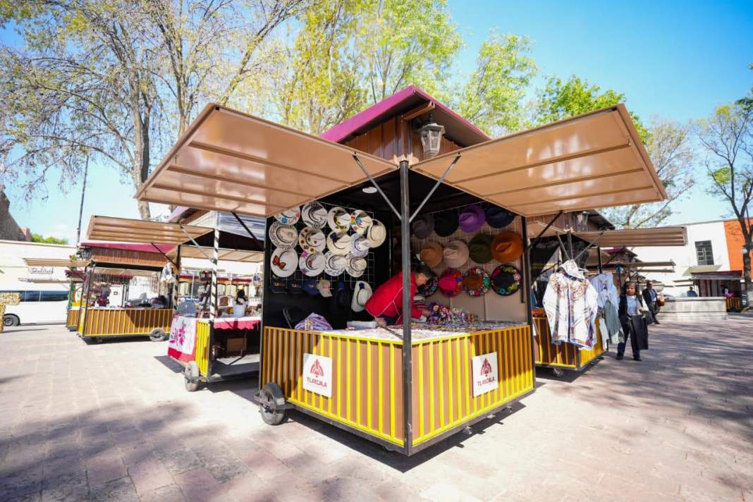 Regresan los artesanos a Plaza Xicohténcatl y reviven el corazón de Tlaxcala