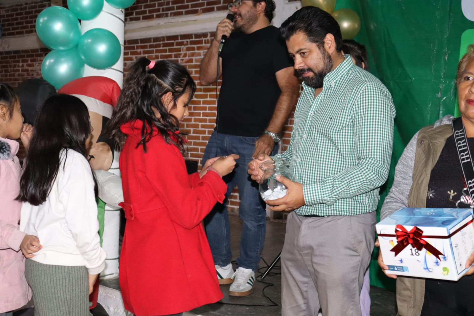 carolina fedez entrega sillas cholultecas 4jpeg