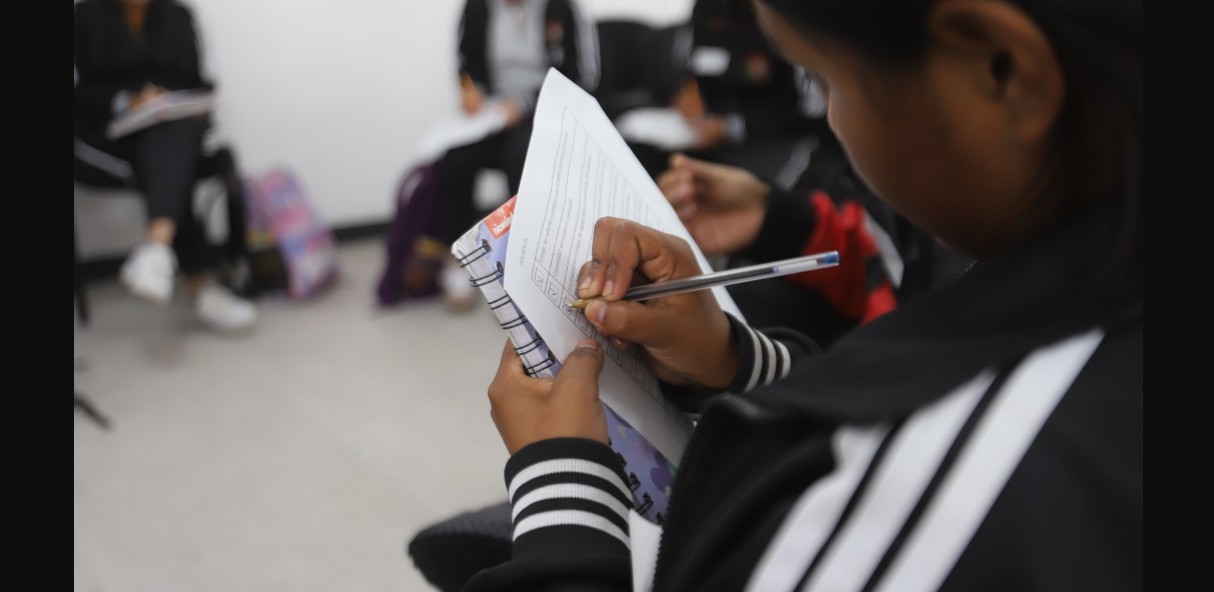 Aumentan los riesgos emocionales en niñas, niños y adolescentes durante diciembre