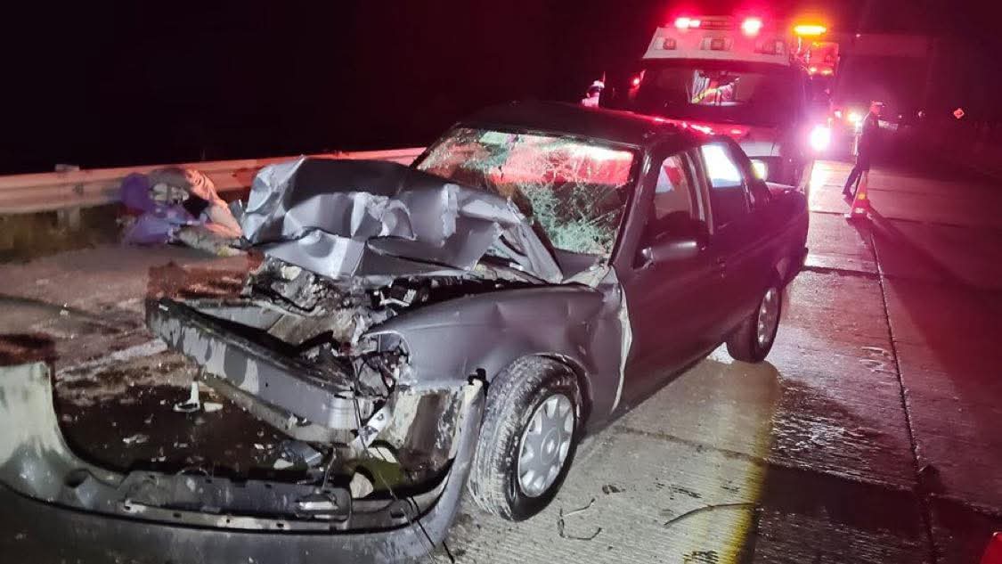 Seis integrantes de una familia resultan lesionados tras choque vehicular, en Arco Norte; presumen impacto contra unidad de carga