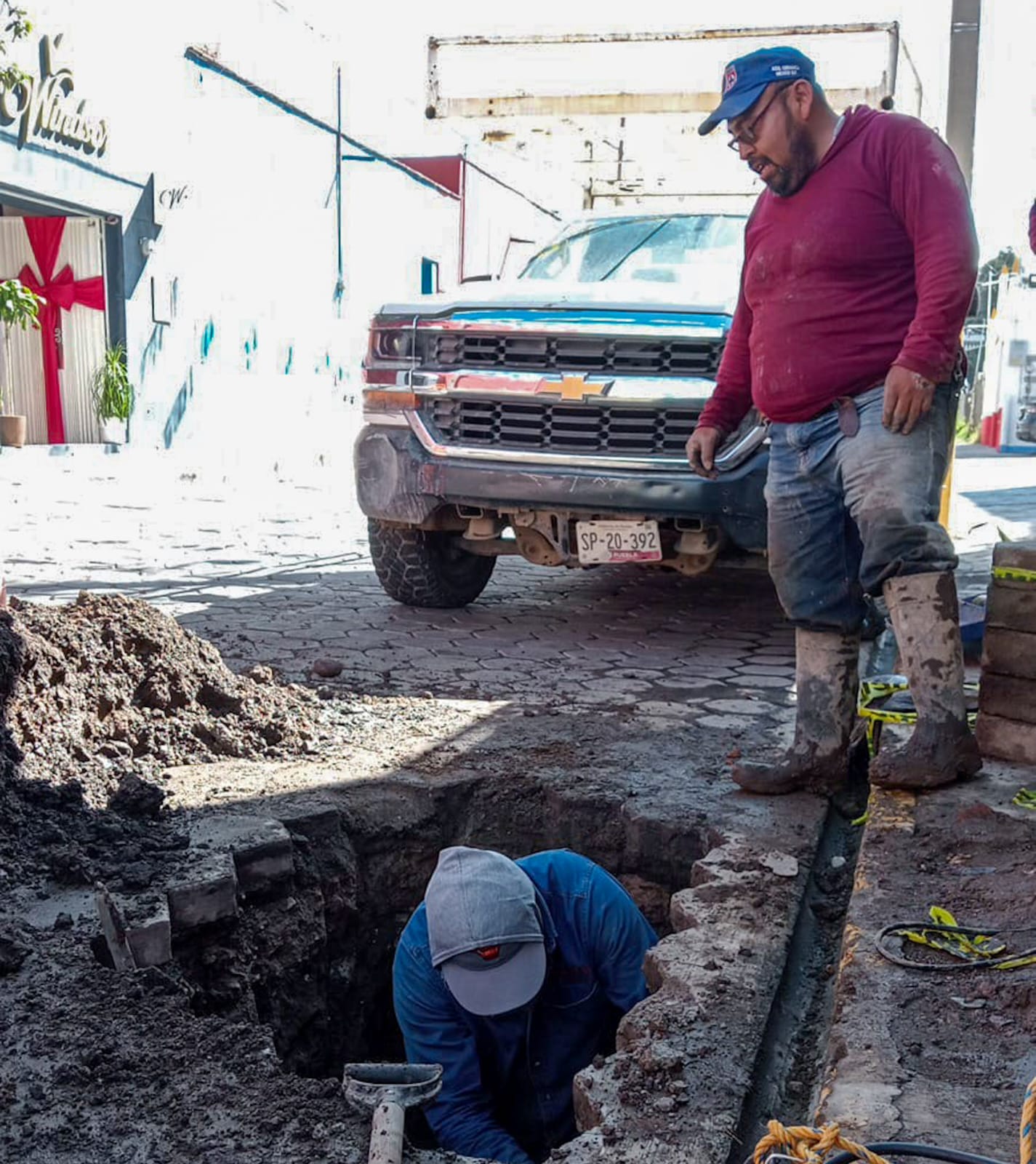 Atiende SOSAPACH reporte ciudadano por fuga de agua en la 7 Oriente