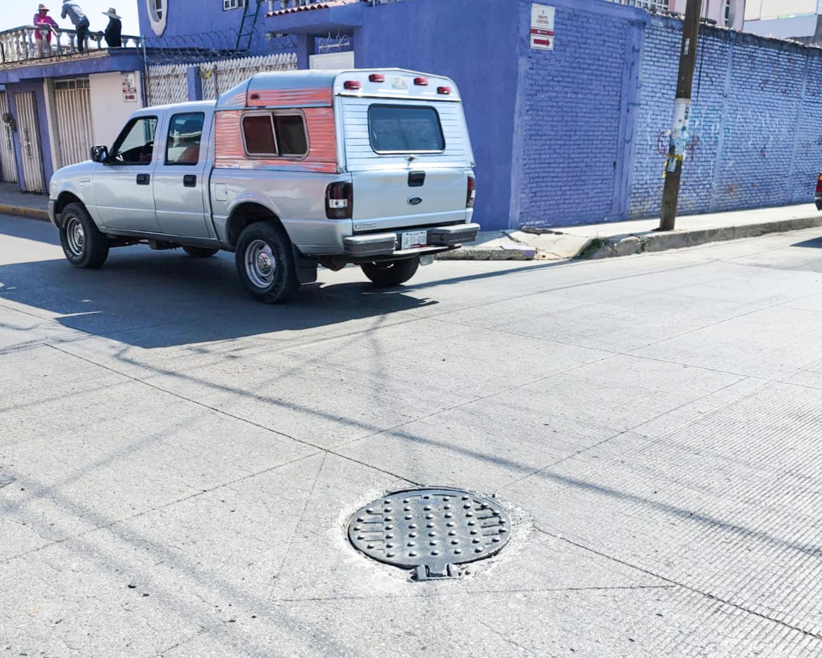 Atiende SOSAPACH reporte ciudadano y repara alcantarilla en Santiago Mixquitla