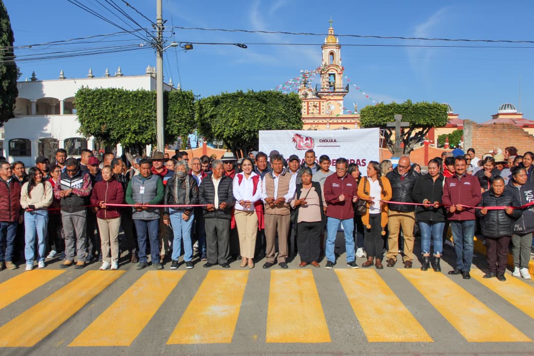 Continúa Tonantzin Fernández rehabilitando vialidades de San Pedro Cholula