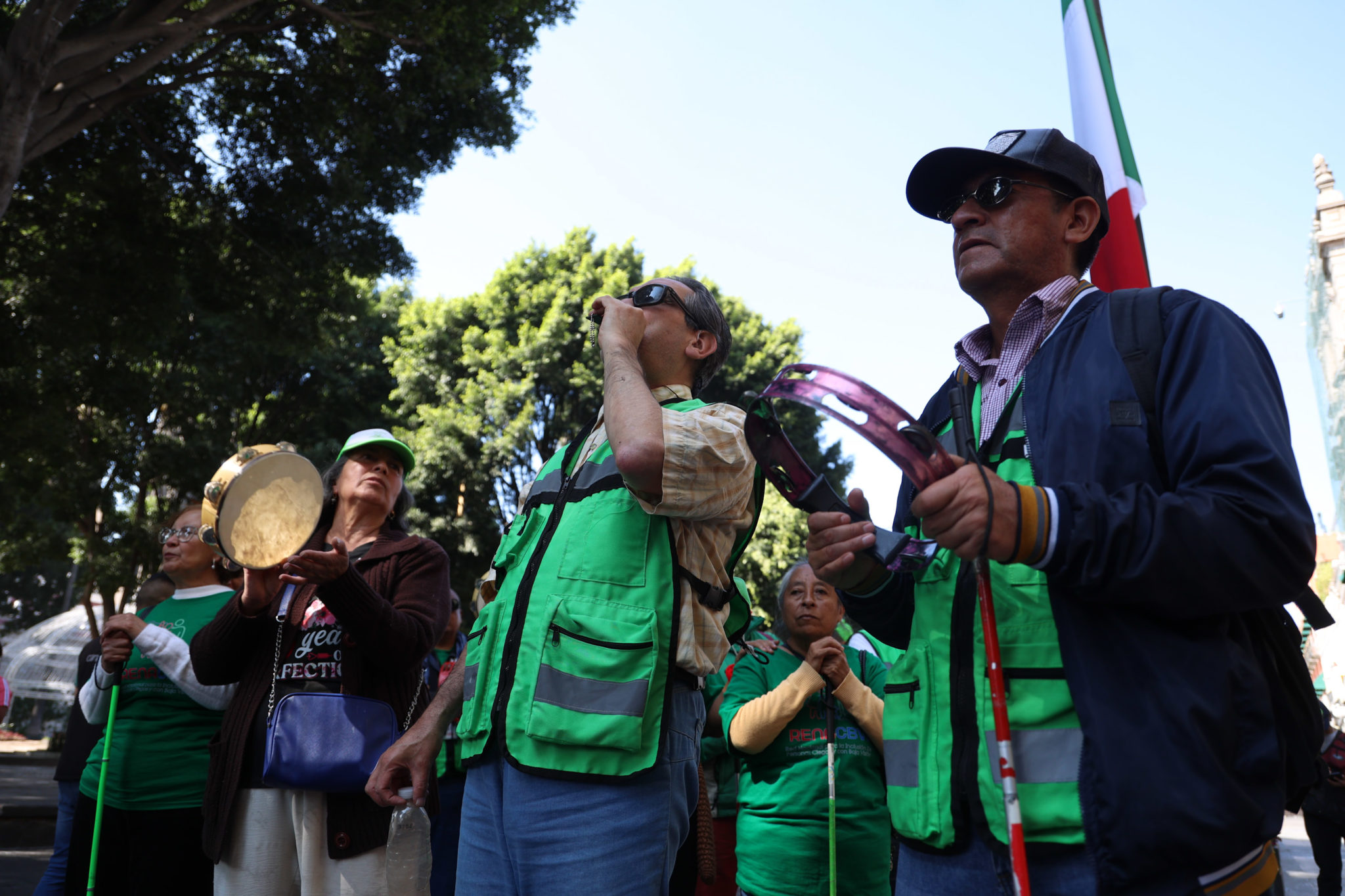 Personas con discapacidad visual exigen mejores condiciones urbanas y trato digno en Puebla