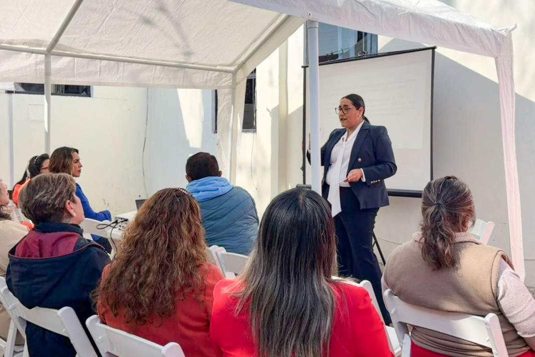 Capacitan a mujeres en Tlaxcala para romper barreras y alzar su voz en política