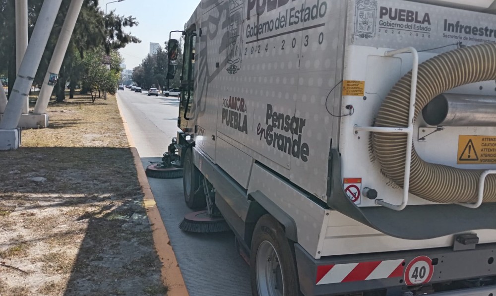 Limpieza a gran escala para darle nueva cara a los accesos de Puebla