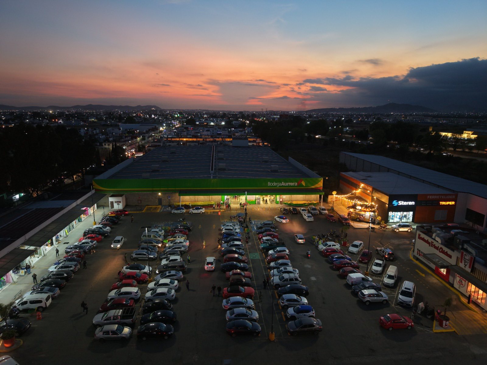 Refuerzan seguridad en Cuautlancingo con operativo preventivo en zona comercial