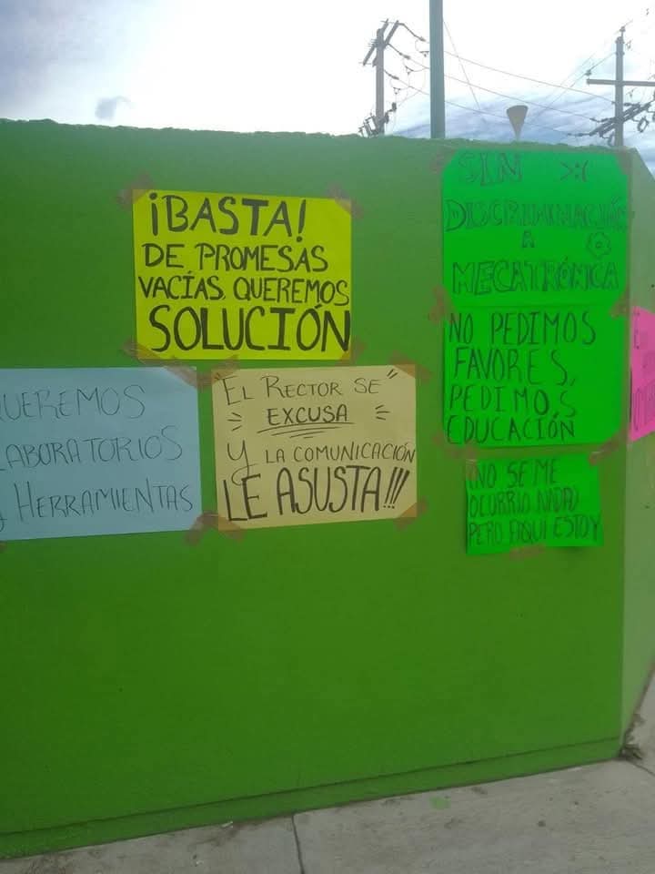 Encaran alumnas de la UTT a rector, exigen solución inmediata 