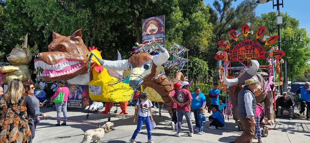 Gran Desfile de Toros Monumentales de San Cristóbal Tepontla ilumina la ciudad sagrada