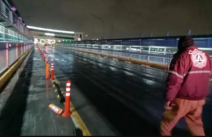 Cierran puentes internacionales en Tamaulipas y Nuevo León por hielo negro