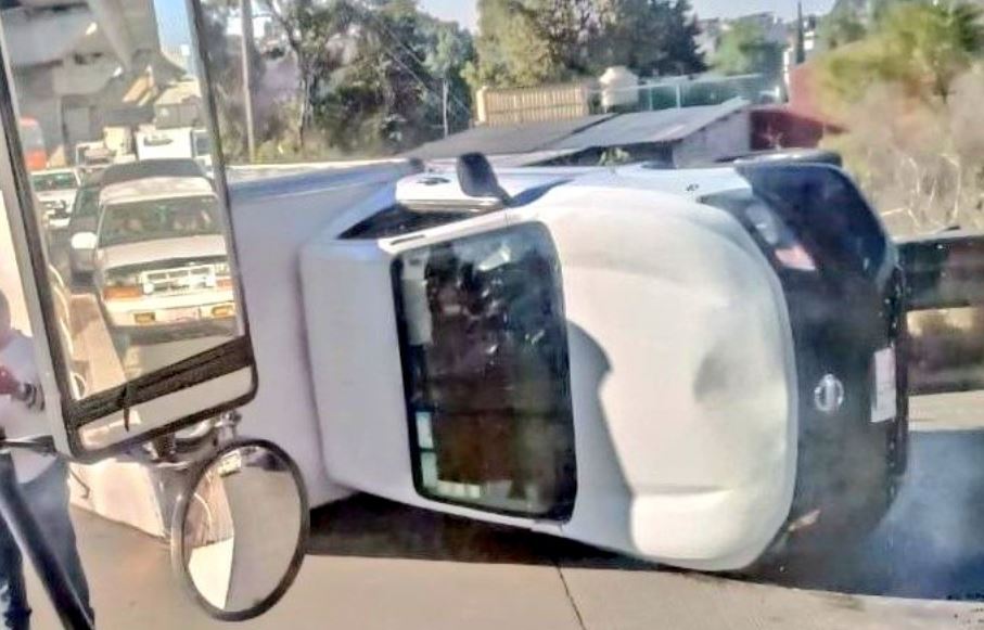 Caos en la autopista México-Puebla: volcadura y choques complican el tránsito