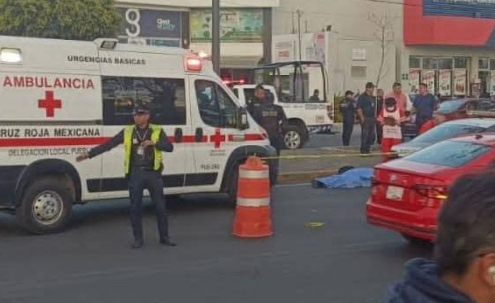 Conductor de grúa de la SSC atropella a hombre alcoholizado en Puebla