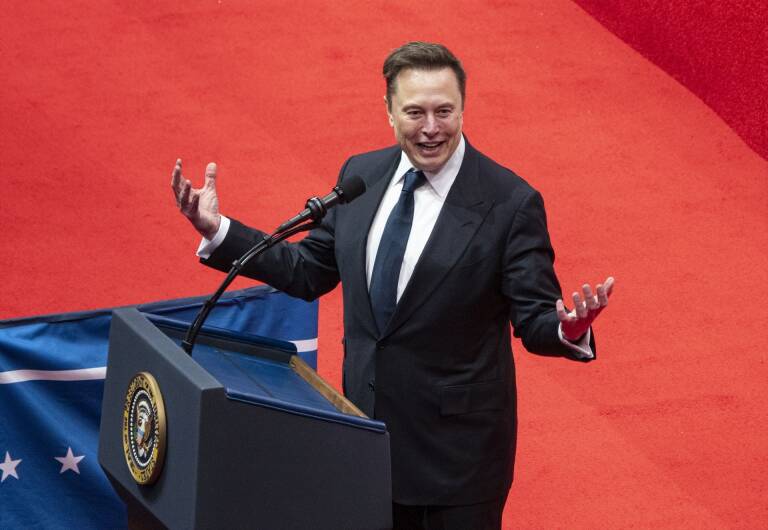 Donald Trump apoya la posible compra de TikTok por parte de Elon Musk