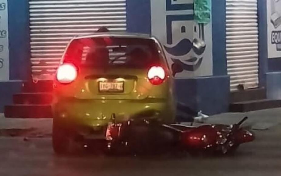 Motociclista pierde la vida tras ser arrollado por auto en Puebla