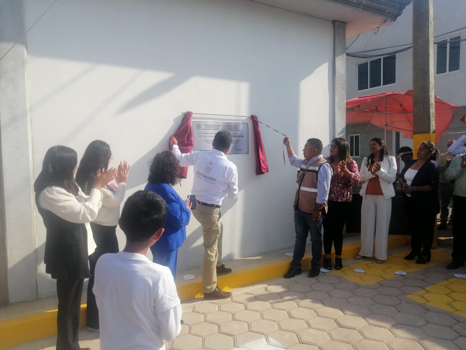 Inaugura presidente de Coronango adoquinamiento de calle Libertad Norte
