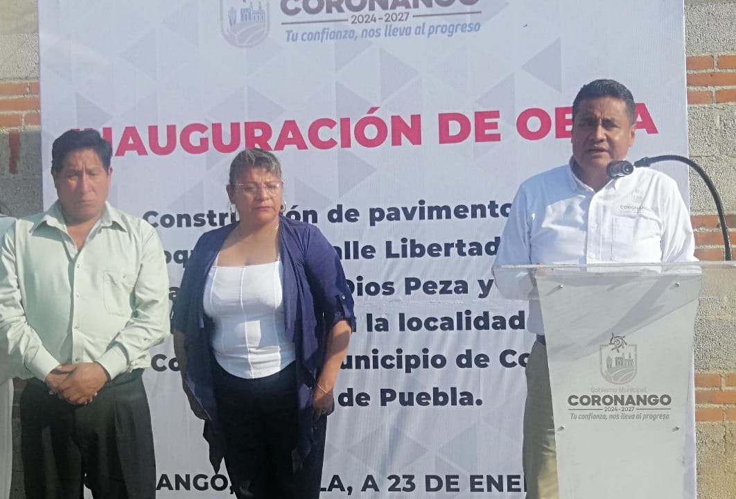 Inaugura presidente de Coronango adoquinamiento de calle Libertad Norte