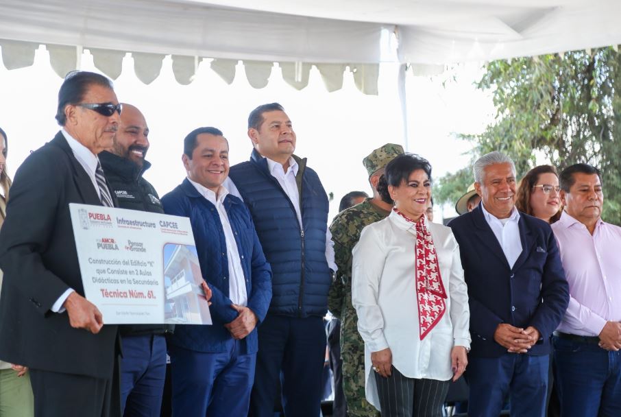 Alejandro Armenta entrega obras educativas en San Martín Texmelucan
