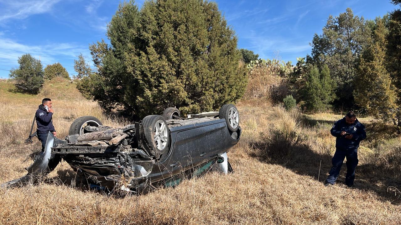 Volcadura en Yauhquemehcan genera movilización de emergencias; solo se reportan daños materiales