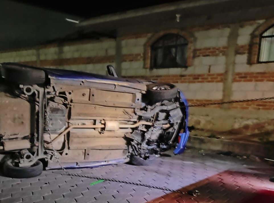 Muere repartidor de comida tras volcar su vehículo en Tlaxco