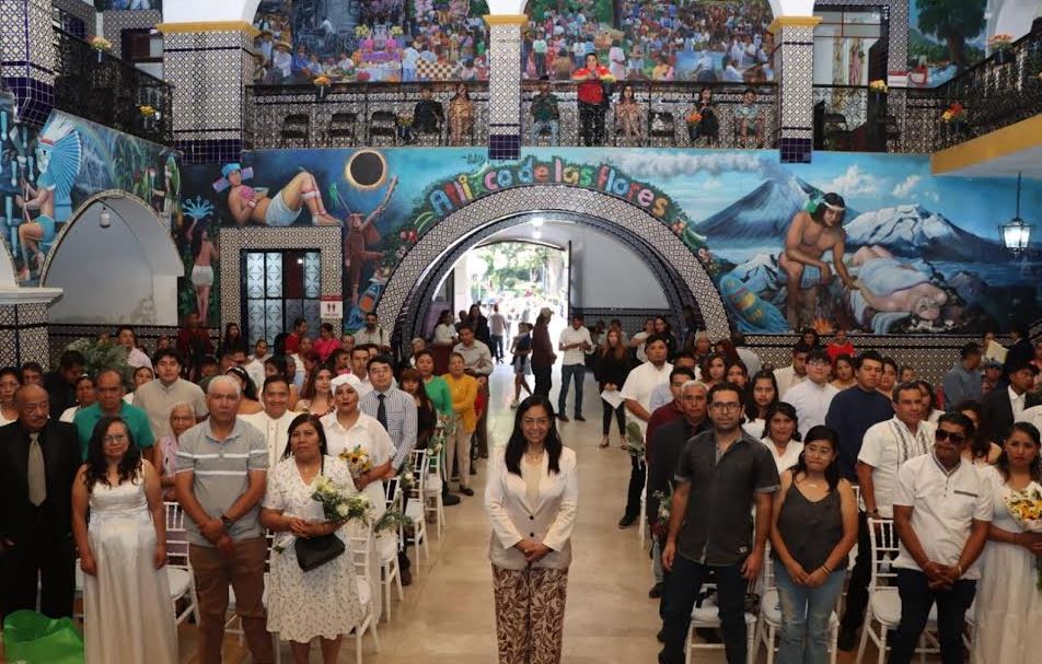 Unen sus vidas en Atlixco: 26 parejas se casan en bodas colectivas