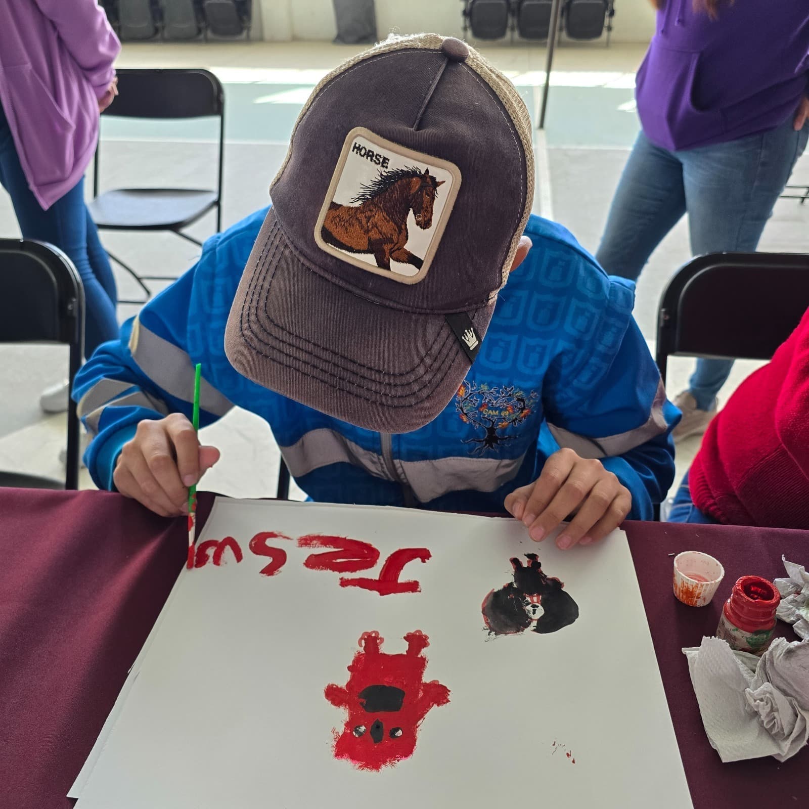 Conexión emocional a través del arte: Taller impulsa inteligencia emocional