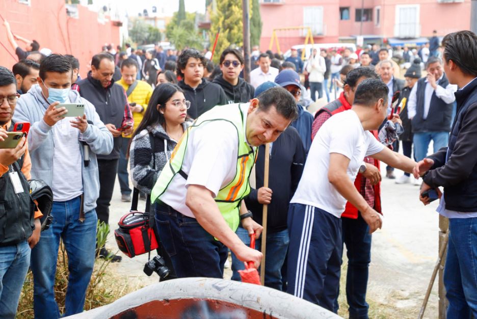 Alejandro Armenta lidera jornada de limpieza en Coronango