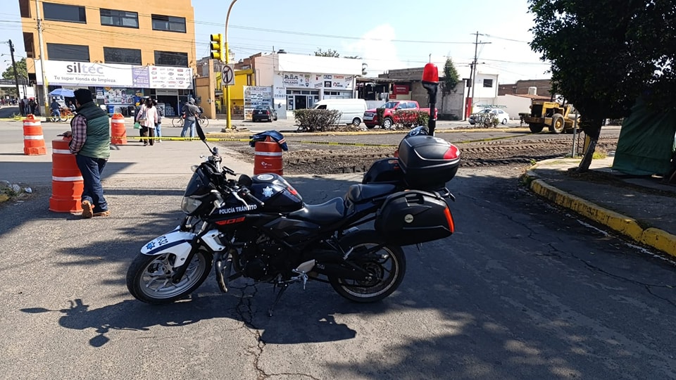 Dispositivos viales en zona de obras en Av. 12 Poniente de San Pedro Cholula